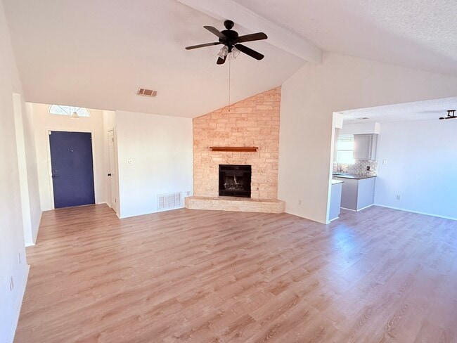 Photo - 914 Dover Pass