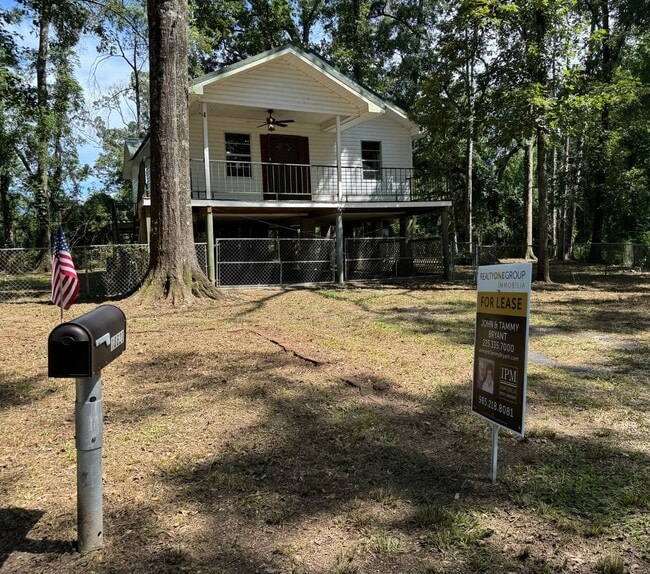 Beautiful Camp Style Home For Lease In Den... - Beautiful Camp Style Home For Lease In Den...