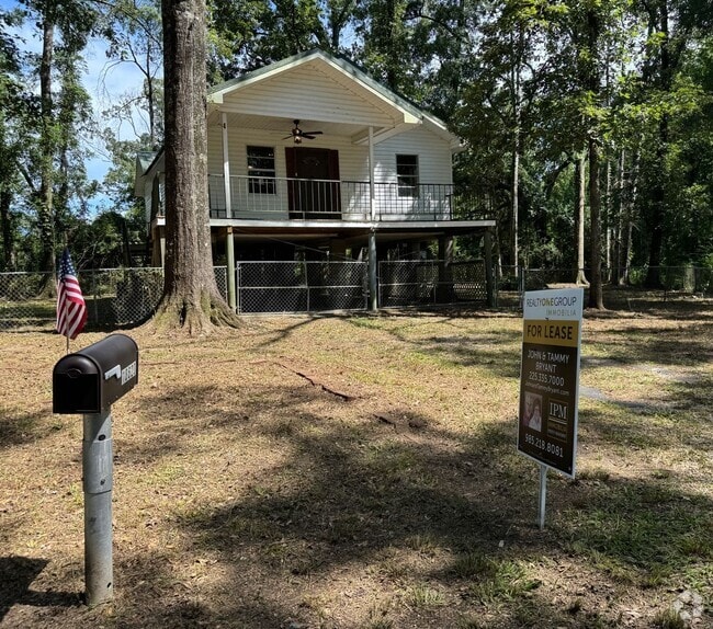 Building Photo - Beautiful Camp Style Home For Lease In Den...