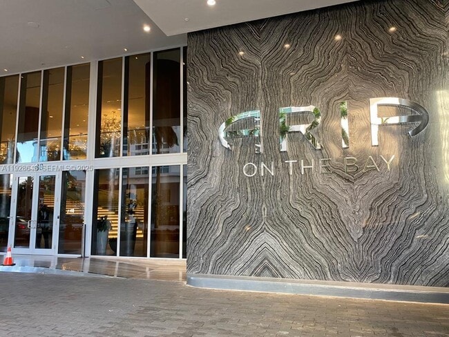 Building Photo - 488 NE 18th St Unit 1804