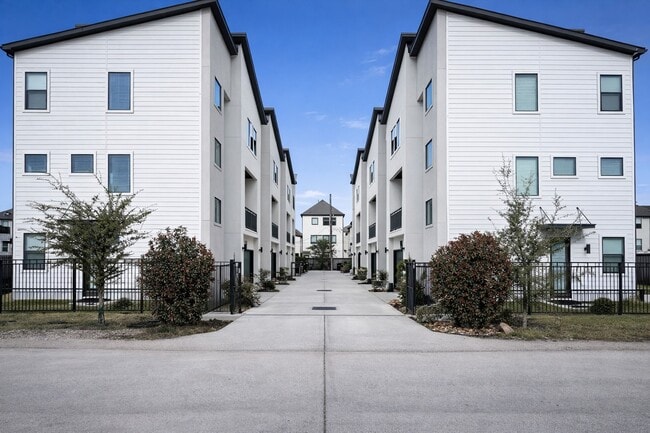 Photo - 10806 Warwana Rd Unit C