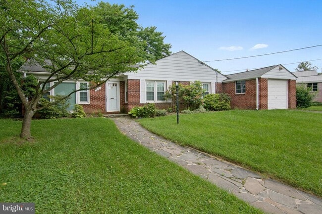 Photo - 9702 Bellevue Dr
