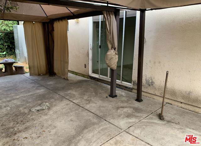 Photo - 1662 W 104th St