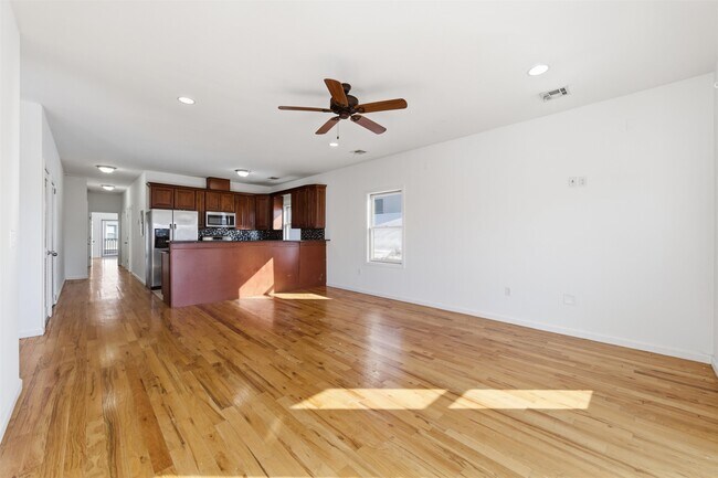 Photo - 54 Laidlaw Ave Unit 2