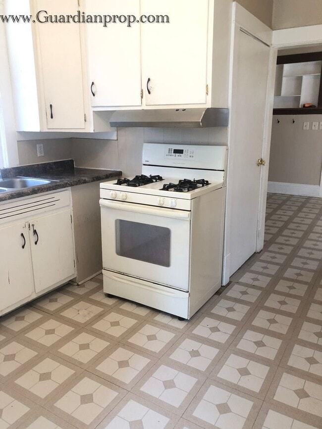 Photo - North Minneapolis Single Family Home, Hardwood Floors, Washer/Dryer,