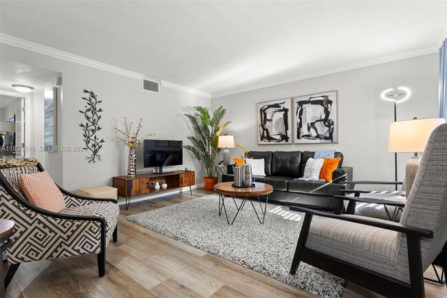 Building Photo - 1125 NE 16th Pl Unit 209