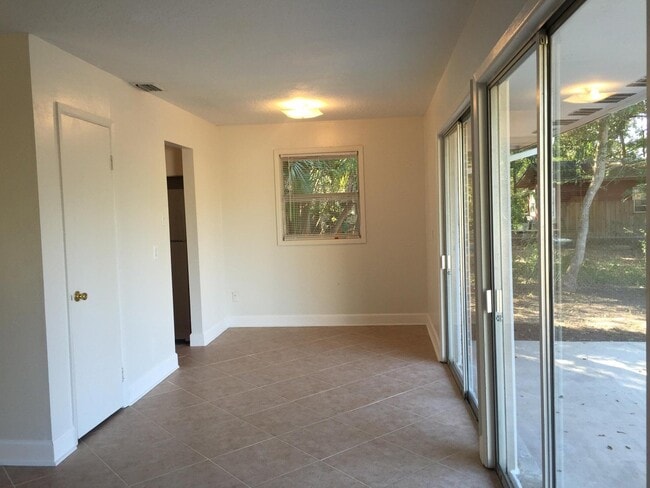 Photo - 113 Moriarty St NW