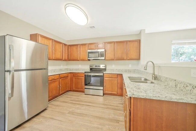 Photo - 2888 Creekbend Dr