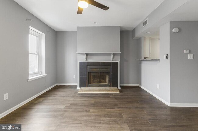 Building Photo - 160 Richmond St Unit 3