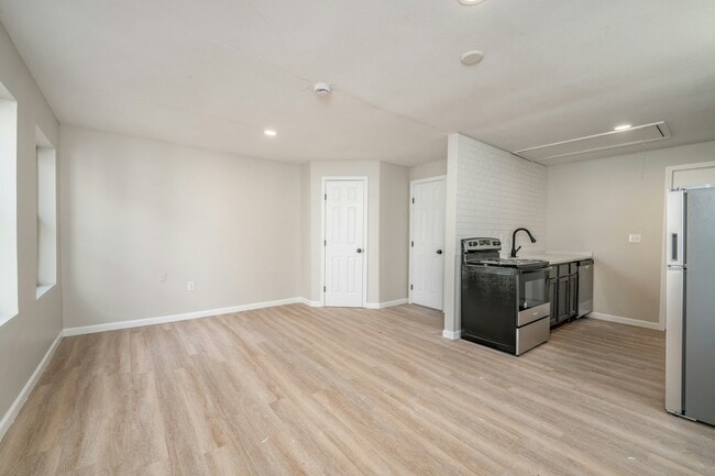 Building Photo - 212 New York St Rental