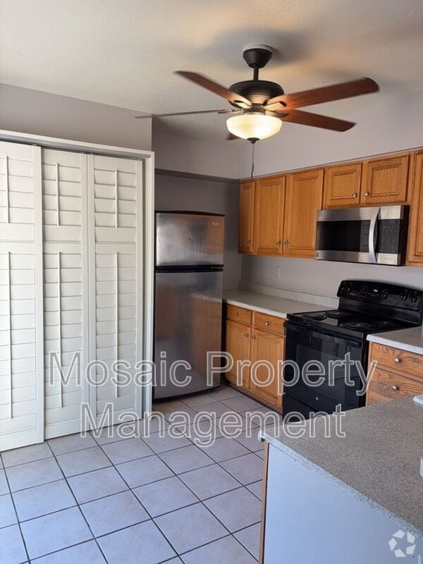 Building Photo - 2440 E Waltann Ln Unit 4 Rental