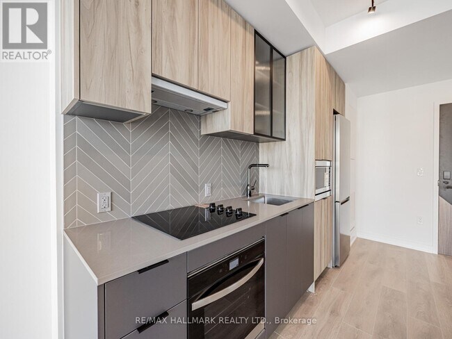 Photo - 1037 The Queensway Unité 720