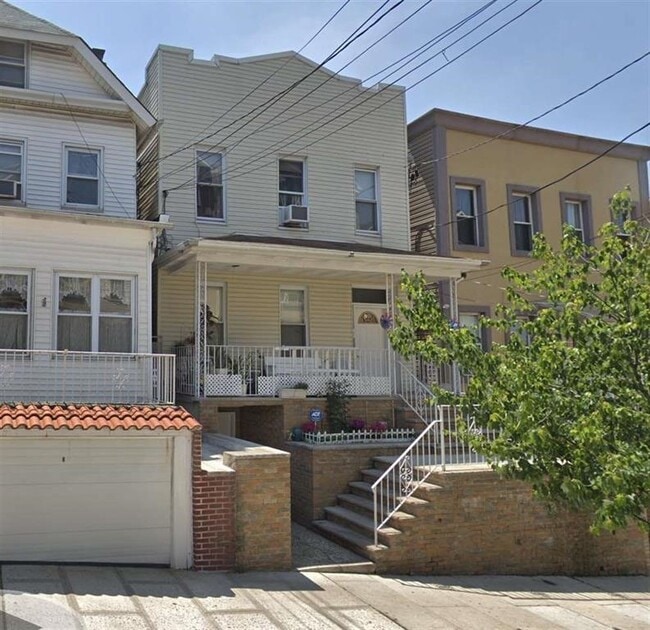 Building Photo - 619 38th St Unit Ground Level Rental