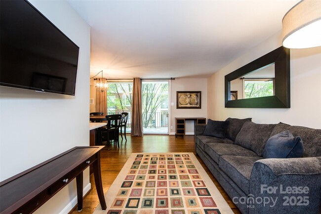 Photo - 400 Queens Rd Unidad B3