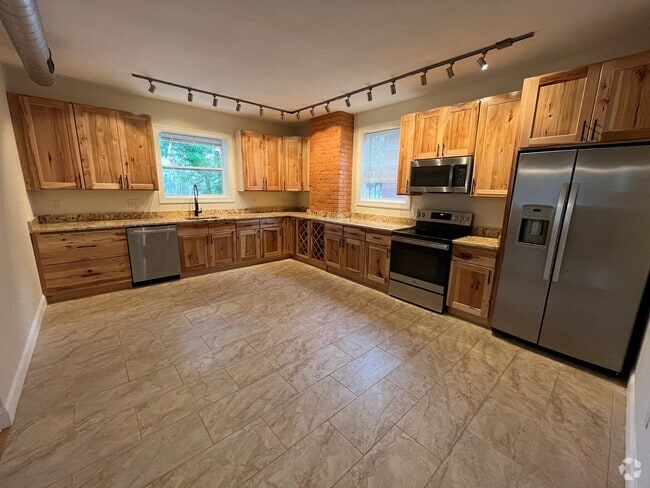 Building Photo - 6736 McPherson Blvd Rental