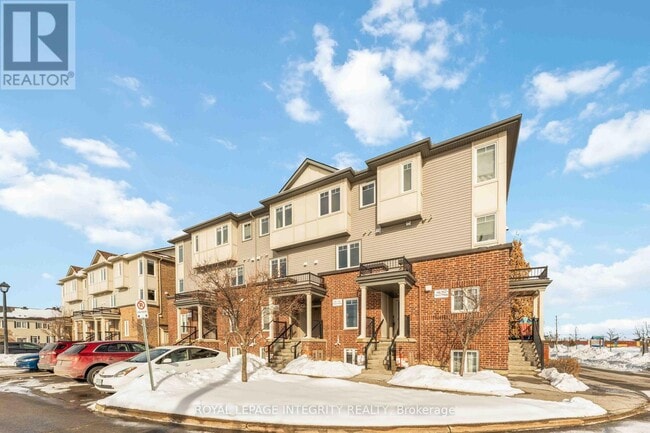 Photo - 230 Shanly Private