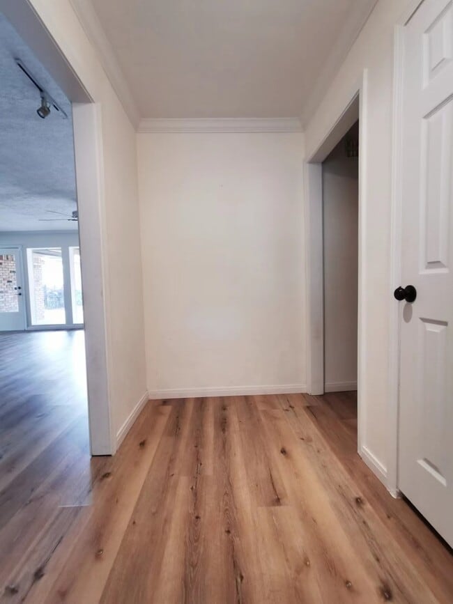 Photo - 5054 Yarwell Dr