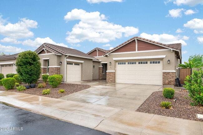 Photo - 203 E Birchwood Pl