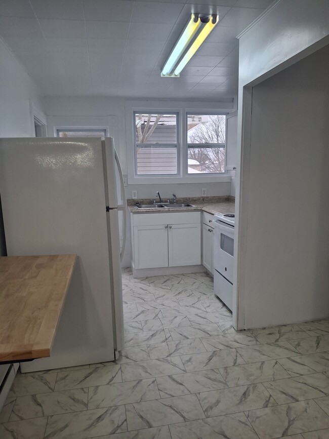 Photo - 28 Western Ave Unit UPPER