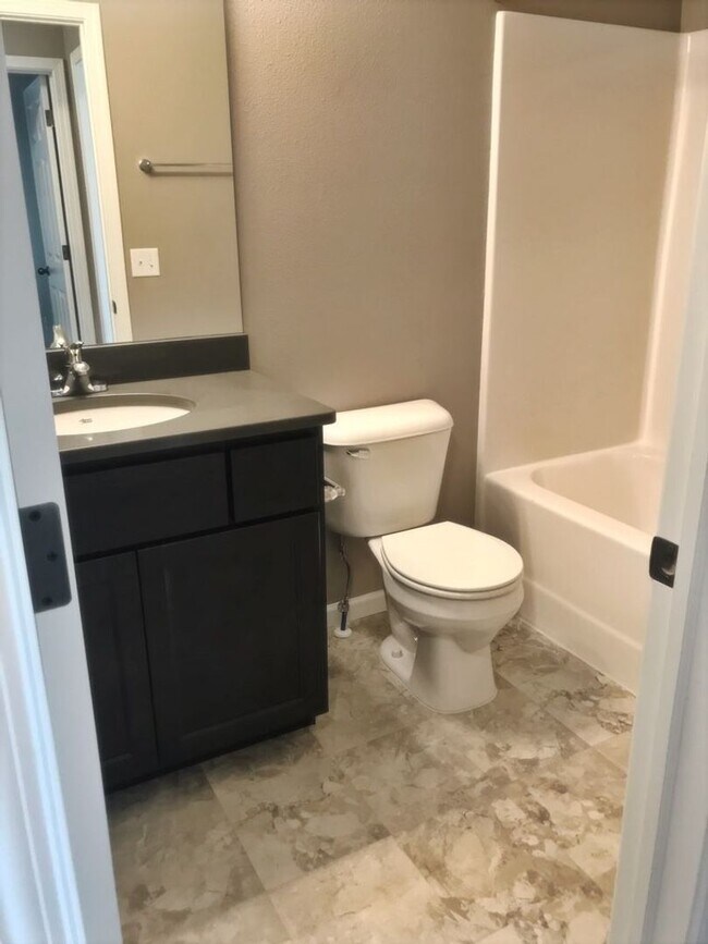 Photo - Twinhome in Lakewood Mandan Available NOW!