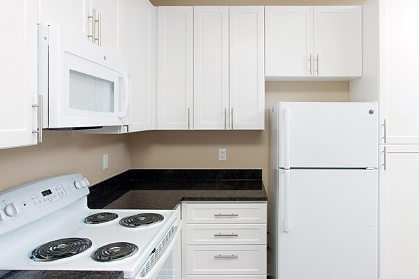 New Granite Counters & Cabinets