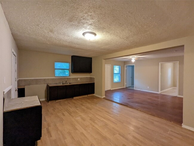 Photo - 2016 Creston Dr