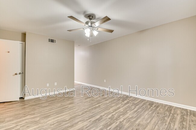 Photo - 150 Chalet N Blvd