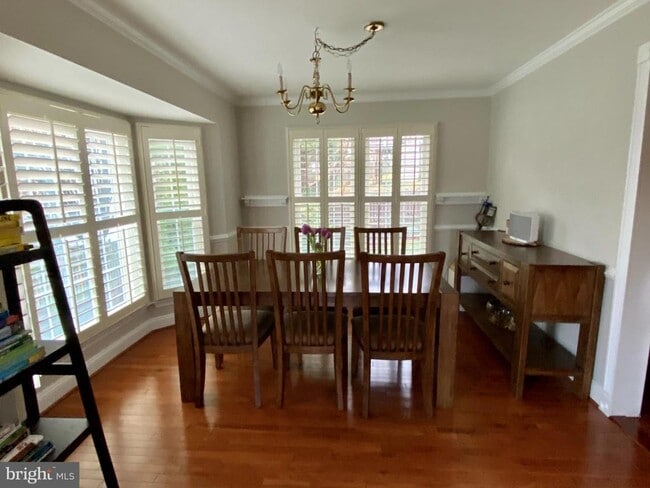 Photo - 2 Eastbrook Ct