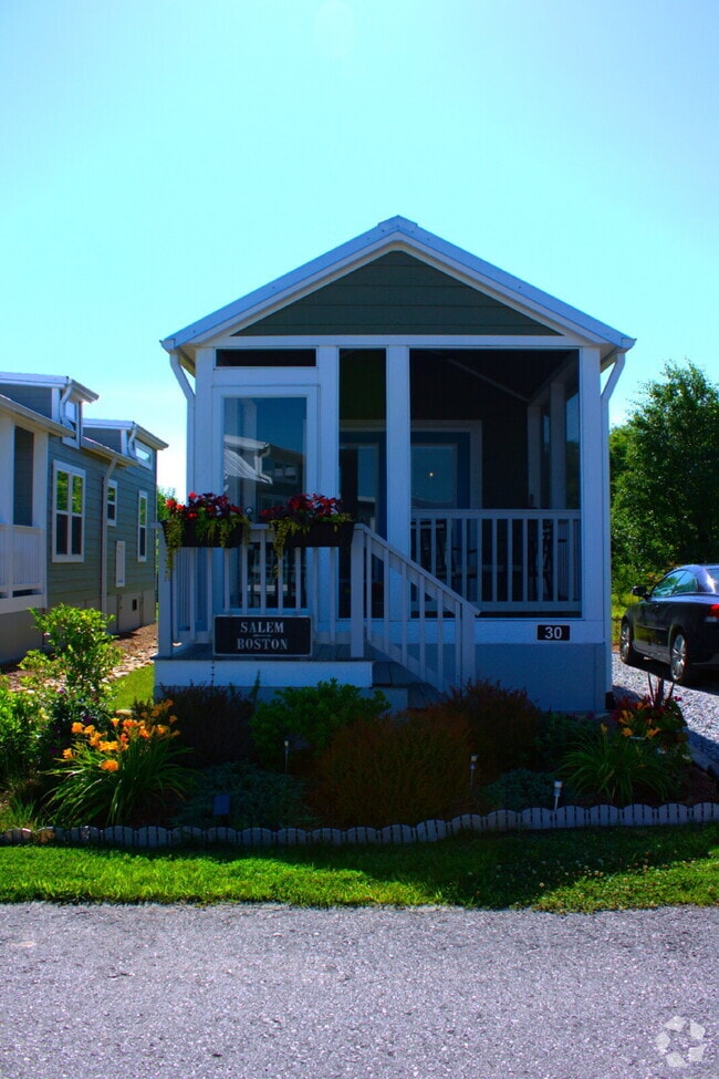 Building Photo - Charming Tiny Home in The Hamlet by Simple...