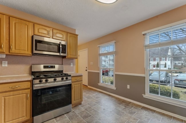 Photo - 403 Red Crest Ln