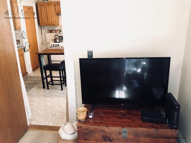 26 Charter St Unit 2