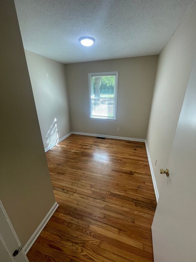 Photo - 705 Harris Rd