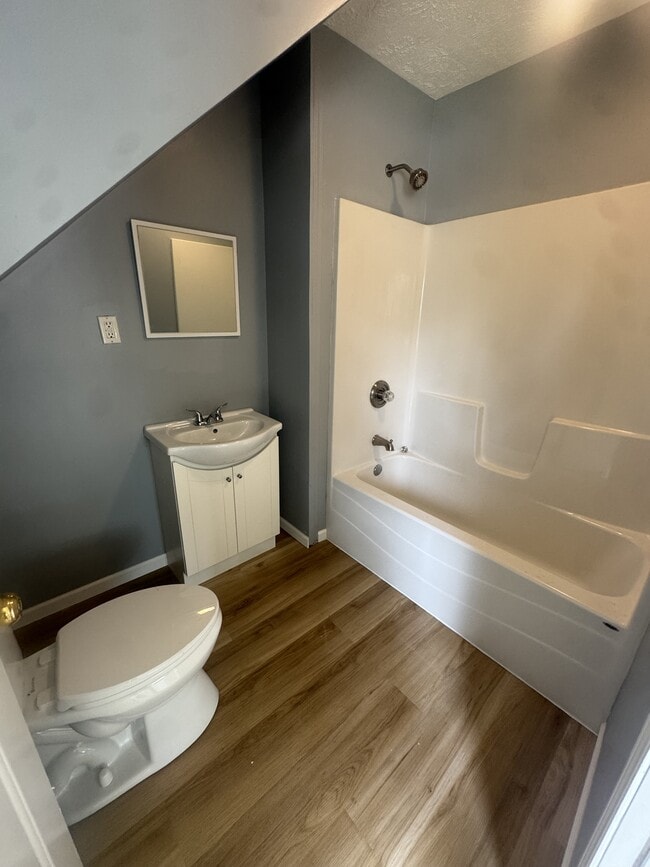 Photo - 156 Valparaiso St