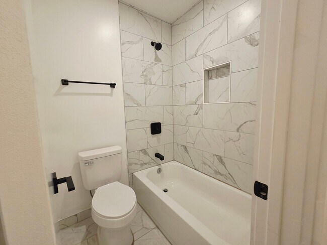 20301 Cohasset St Unit 5