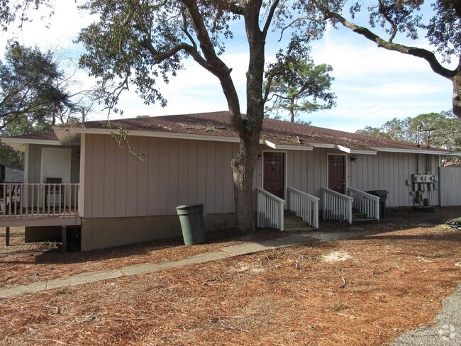Building Photo - Spacious 2BR/1BA Apartment in West Pensaco... Unit C