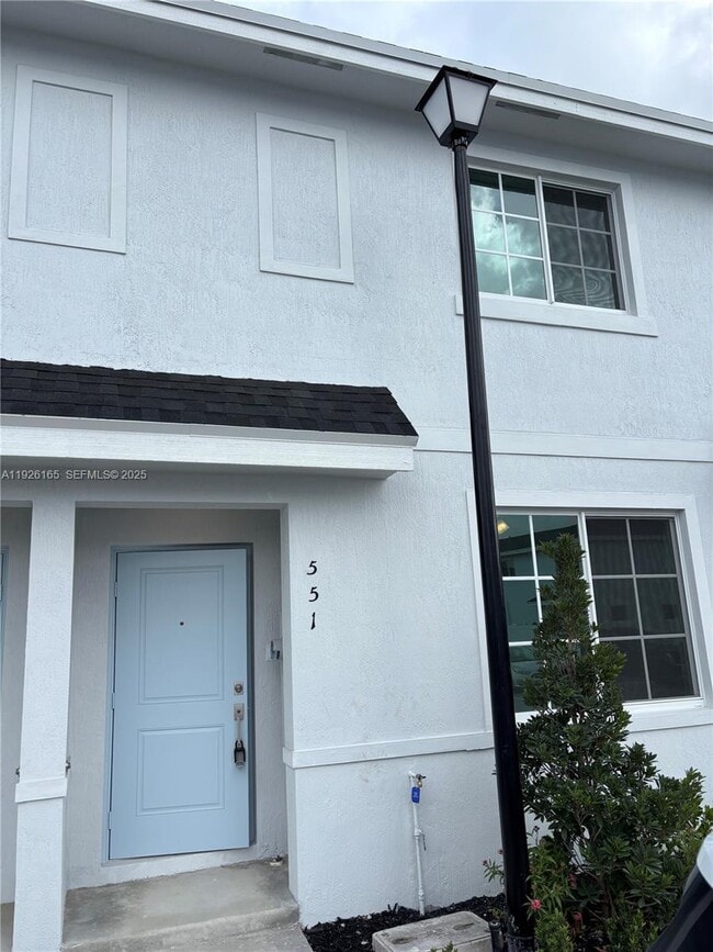 Photo - 551 NW 10th St