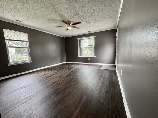 Photo - 1417 Goldfinch Ln
