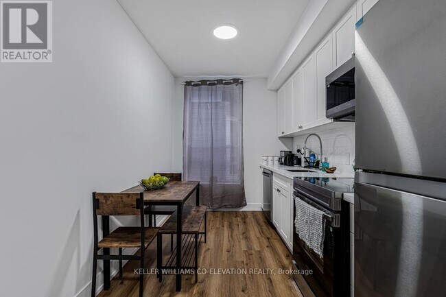 Photo - 610 King St E