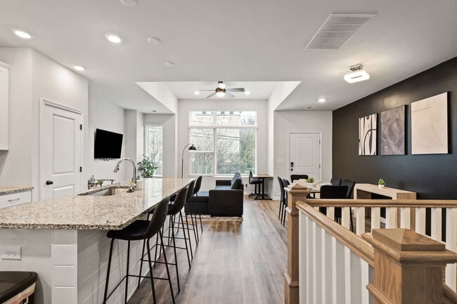 Photo - 2033 Statesville Ave Unidad FL3-ID1077048P