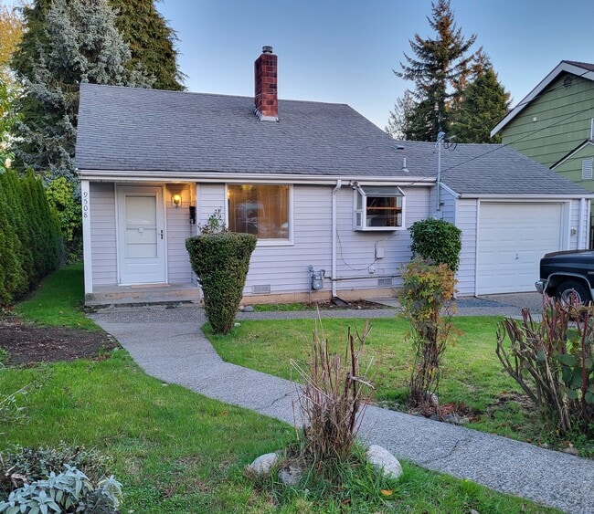 Building Photo - 9508 Wallingford Ave N Rental