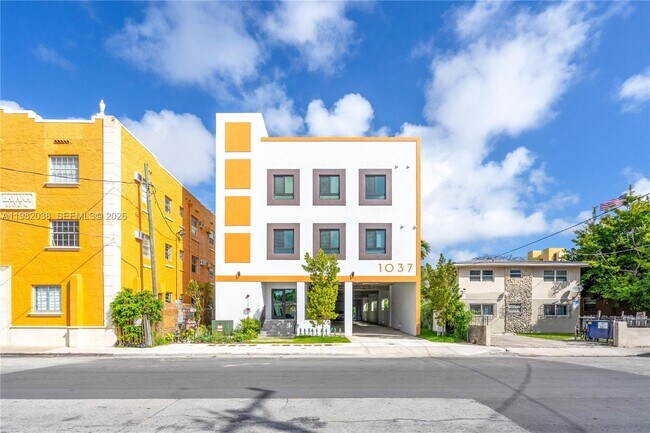 Building Photo - 1037 NW 2nd St Unit 2C