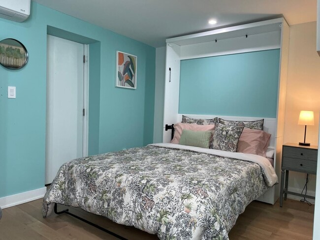 Photo - 293 E Bringhurst St