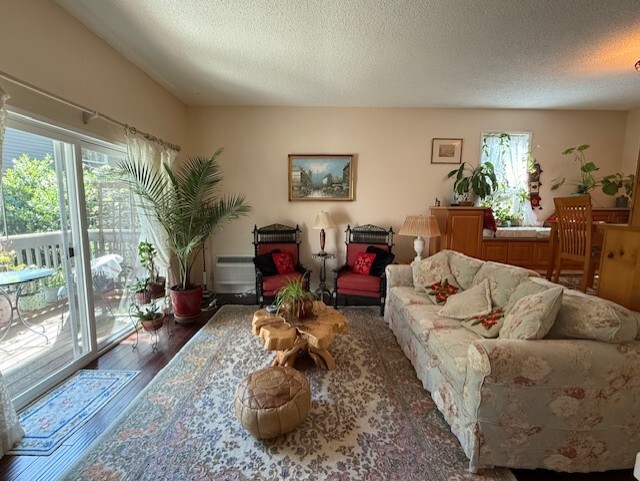 Living Room - 4654 Lower Dr (Lake Oswego, OR)