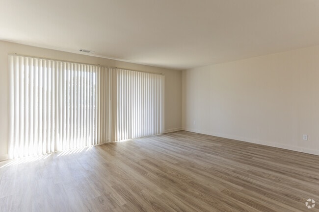 3BR , 1,5BA - 1,125 SF