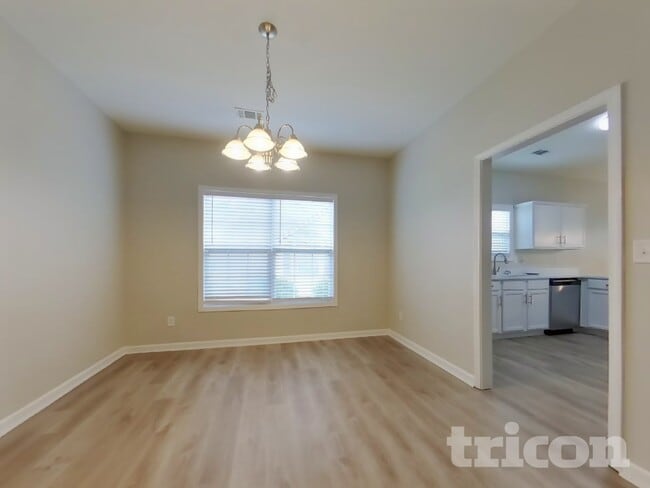 Photo - 383 Oakhaven Way