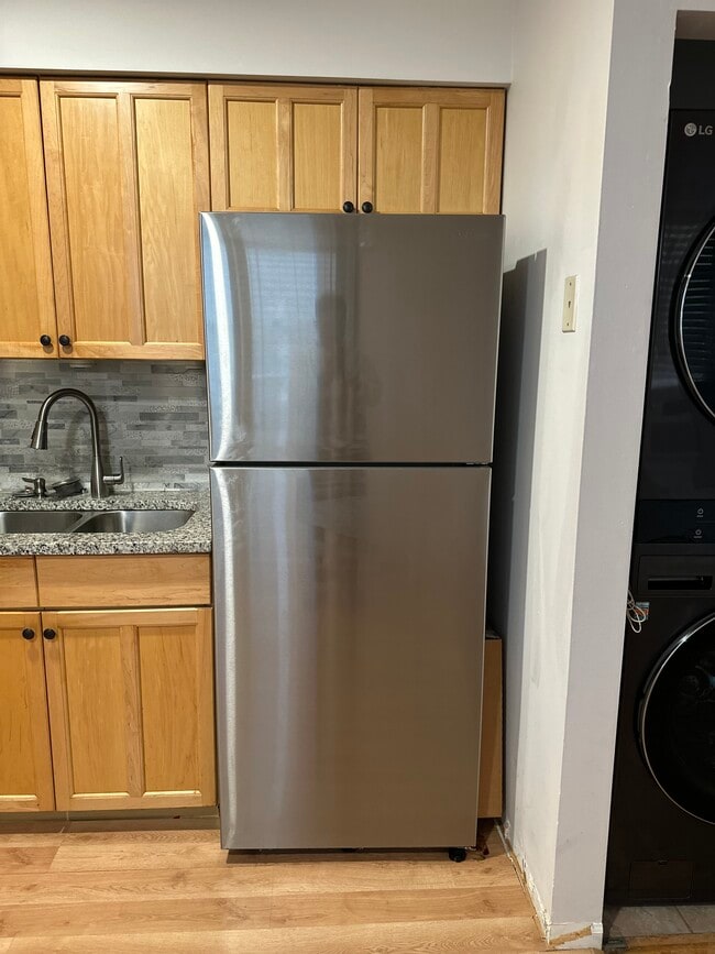 Photo - 1527 W Sherwin Ave Unit 1527 Sherwin