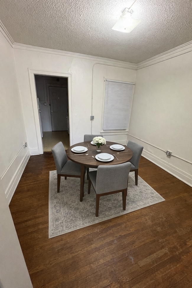 Photo - 608 Wellington St Unit A3