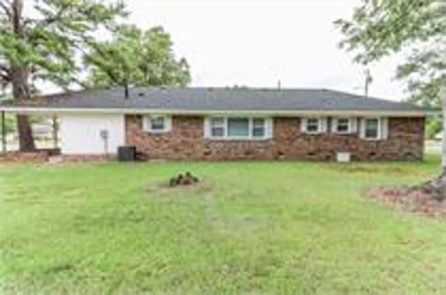 Photo - Spacious 3 Bedroom SFH