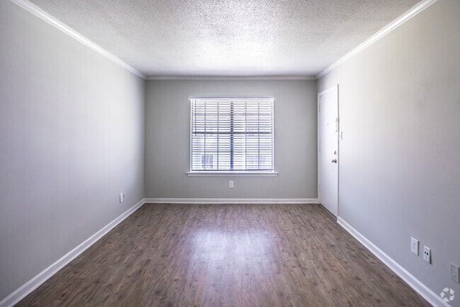 2 BR, 1.5 BA - 763 SF