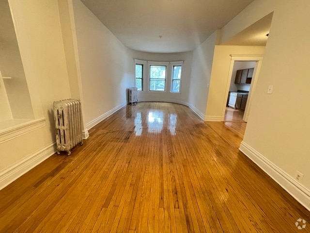 Building Photo - 656 W Sheridan Rd Unit 1 Rental